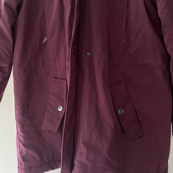 Basics Women’s Winter Coat hood Sz Large maroon Sherpa zip button pockets - Picture 7 of 10